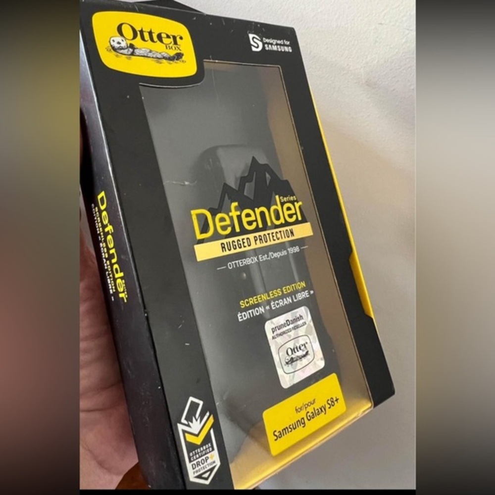 NEW OTTERBOX Defender for Samsung Galaxy 8+